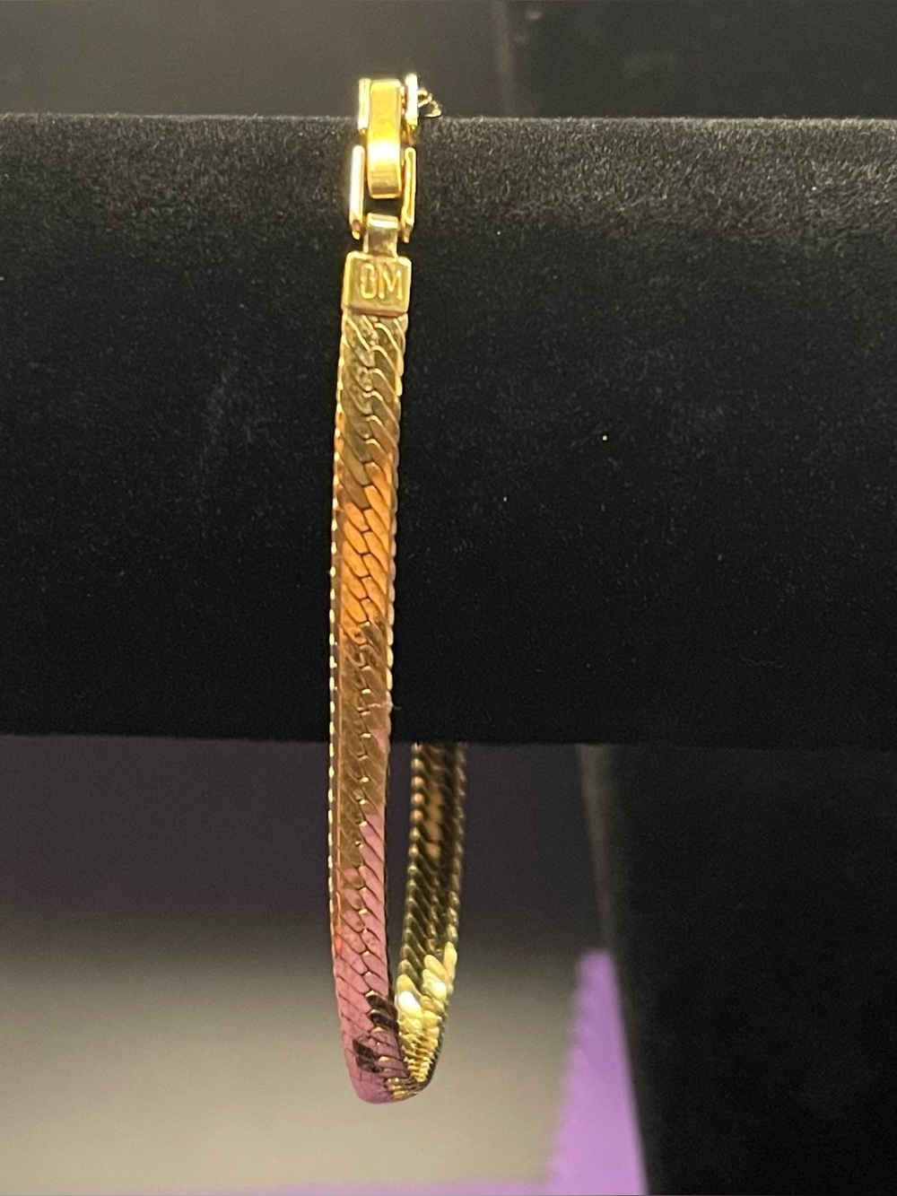 VTG 90’s Danbury Mint”DM stamp” approx. 4mm gold herringbone bracelet 7.5” Long
